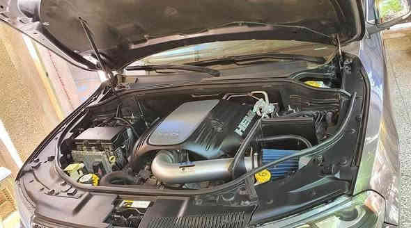 السلام عليكم 
للبيع سيارة دودج دورنكو 2017 Rtخليجي وعليها منظومة غاز 
ممشى 225000 الف وقابل للزيادة
محرك V8 5.7 
فول مواصفات 
ماعدا الجكات والمرايات الشفط 
داخل احمر جلد مختم بعلامات ال Rt 
رادار خلفي 
نقاط عمياء بالمرايات 
شاشة كبيرة مع شاشة اعطال 
تدفئة تبريد بالكشنات الامامية 
تدفئة بالكشنات الخلفية 
7 راكب 
ويل حجم 22 
شفتات بالستيرن 
جنطة كهرباء
فتحة سقف  
شاشات لمقاعد الصف الثاني 
عدد 2
كير ماوس 
وباقي المواصفات المعروفة بال Rt 
السعر 23500 $
للاستفسار 
رضا: ***********
صوره حادث موجوده بالمنشور Colombo
