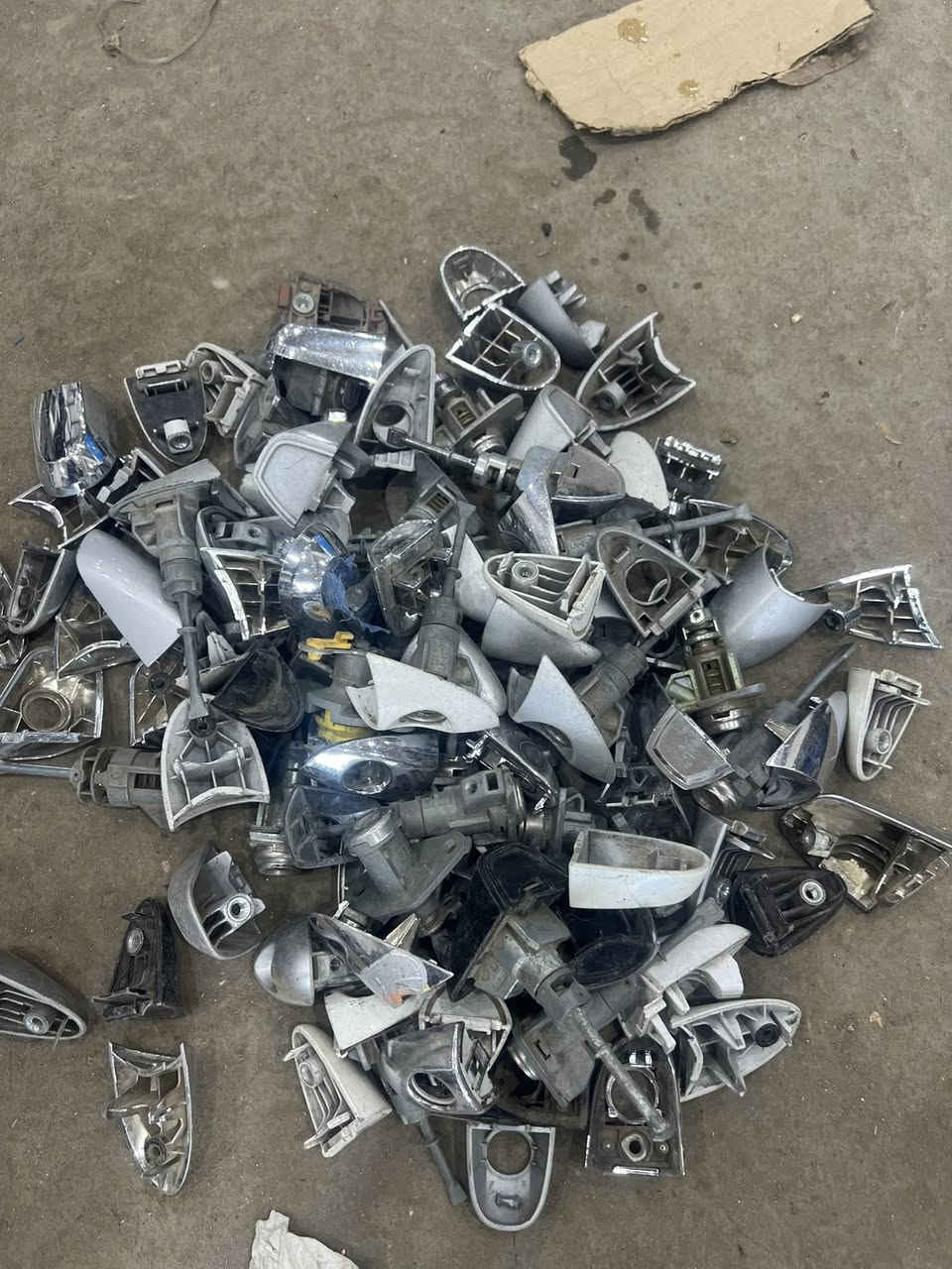 السلام عليكم يدات تفصيخ جميع السيارات جمله مكاني ناصريه ***********
