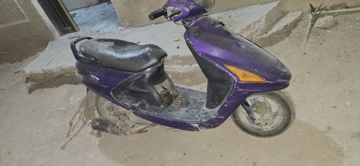 دراجة للبيع – نوع فراشة 
الدراجة بحالة جيدة 
حاليًا الدراجة واكفة بسبب الكابريتر تتبدل او تصلح
كذلك الصالنصة طاكة واكو برغي بيه مكسور مثل مموضح بالصوره
تشتغل سلف وهندر
تايرات جدد
باقي الدراجه مثل ما مبين بالصور
السعر 90
مكاني كربلاء قريب ع شارع ميثم التمار
للتواصل خاص


**إذا كنت صاحب هذا الإعلان وتريد حذفه لأي سبب، رجاءا أرسل رسالة إلى الدعم الفني**