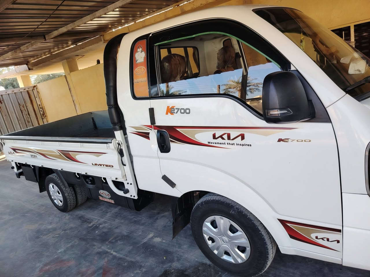 السلام عليكم سياره كيه حمل موديل 2024  مكفوله كفاله عامه رقم الهاتف ***********
