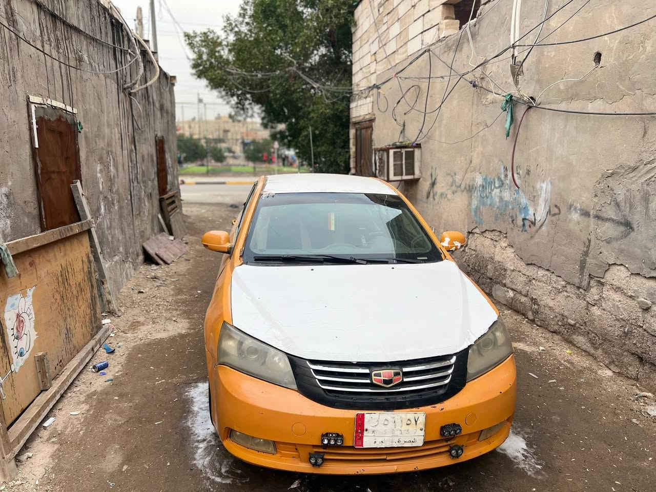 سلام عليكم سياره ام كراند موديل 2014 سياره جهازه كير ومكينه شرط حداديه 70/100 سنويه 2027 بعده ما منتهيه تبريد شغال ثلج مصفره غرمات وبديهه شوف العين كهربايات كله شغال رقم بصره الاماني رعيهه موجود شرط التحويل  رقمي سعر 28 وبيها مجال *********** فقط واتساب مكاني البصره
