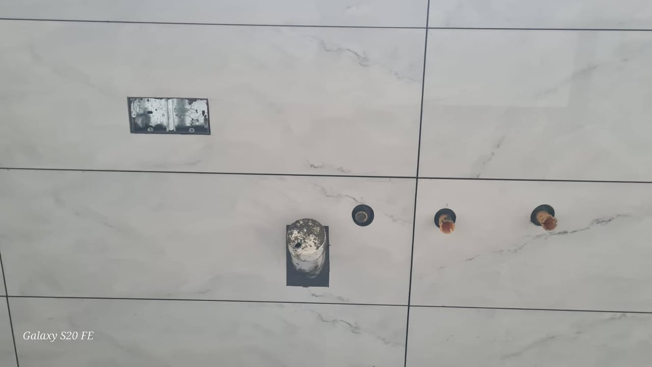 السلام عليكم جزء من شغلي جدار وارضيات وبايات
وان شاء الله يعجبكم الشغل وحالين متفرغ
***********  ***********
