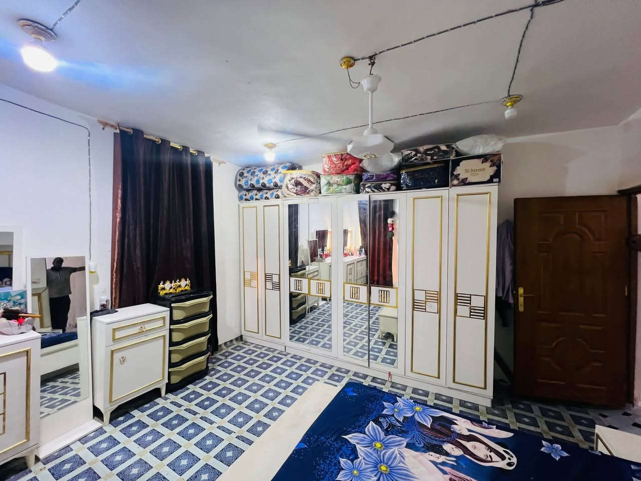 المساحه 110 متر طابو زراعي سند 25
الموقع📍حله العبوديه حي الرضا قرب  على شارع العام 
يحتوي على 3 غرف  نوم وصاله ومطبخ وكلدور ومجمع صحيات 
عرض شارع 8 متر
عرض 7 متر
نزال 20 متر

‭0771 733 8532‬

