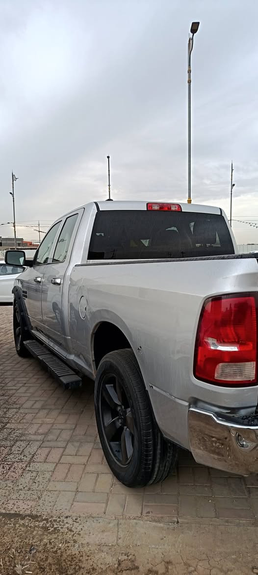 السلام عليكم ورحمة دوج رام كلاسك  موديل ١٩ رقم بغداد تحويل مباشر باب قصير بدي طويل كير مكينة كفالة ٣٦٠٠ مكفولة من الضربة القوية فقط صبغ حزام جمالية مكانها واسط صويرة *********** السعر ١٦٥ وبي مجال قليل
