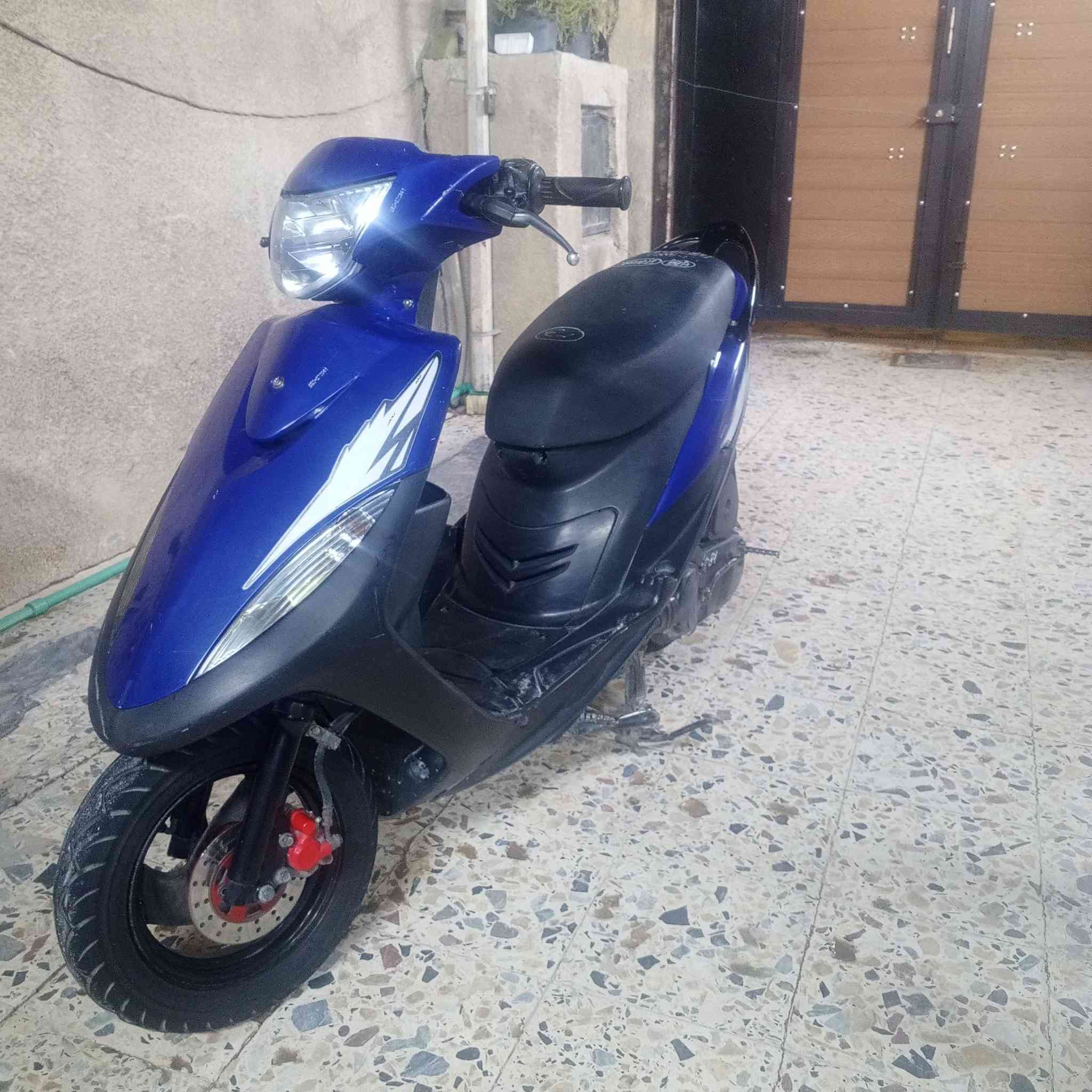 :سلام عليكم 
:ماكس للبيع 
:الدراجه خير من الله مناقصه بس 
:باتري: 
:اشاير 
:سكن
 :قبق فلاوين 
:الدراجه بيه صالنصه Fm 
:ولبلاديه موجوده 
:الاستفسار:***********بي واتساب 
:السعر خاط ولمو شراي ليتعبني 
:معلومه الي يدور اوراق ماكو(كلك )
