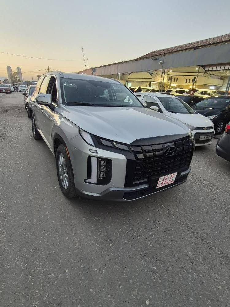 السلام عليكم 
هيونداي باليسايد 2023 مرقم اربيل 
وارد امريكي 
مواصفات SEL 
محرك 3.8
ماشية 24 الف ميل 
ضرر جاملغ السايق صبغ 
السعر 270 وبيها مجال 
مكاني بغداد حي الجهاد
***********
*********** بغداد, العراق
