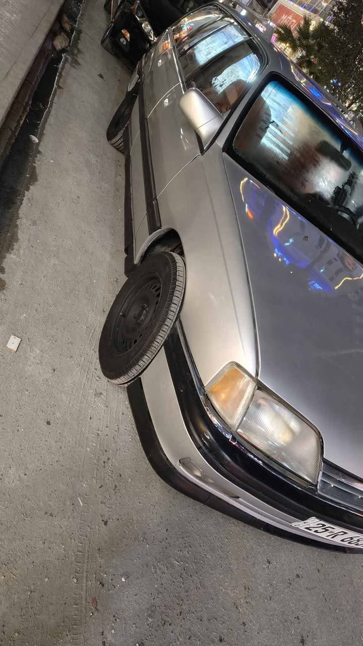 ‎اوبل اوميكا1991 سنوية باسمي كير محرك بشرط بيها كربون بنزين عنوان كركوك سعر 39 بي مجال ***********‎ كركوك, العراق
