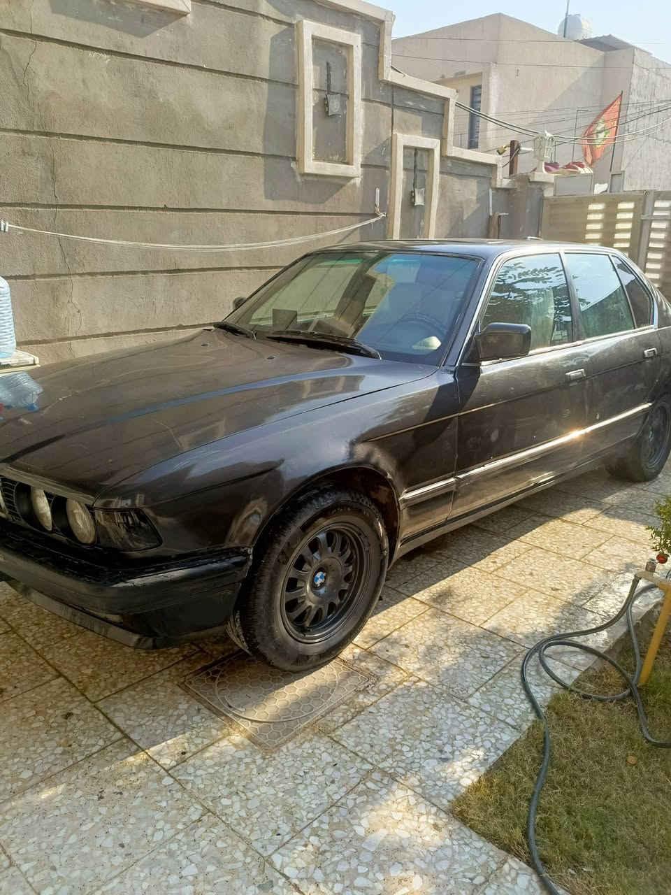 السلام عليكم
سيارة BM 735 موديل 90 رقم بغداد مشروع وطني 

بدون ضربة أو اخياس صبغ عام محرك وكير وغرفه وحدادية وتخم تاير كهربائيات كلها شغالة بجم عريض 

السعر 40 بيها مجال قليل 

مكان السيارة بغداد زعفرانية 

رقم الهاتف ***********
