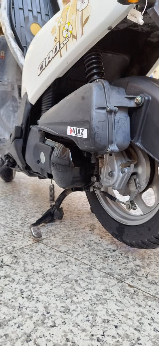 السلام عليكم
فله لون ابيض اصلي كفر  و مكينه
صاله شهرين نازله من الرمبه 
ابيض صدفي جديده كلش
مختمه ختم واحد +عده 
دهن موتل +بانزين محسن
مكفوله كفاله عام
سعر تصال او خاص 
مكاني ناصريه مركز بصالحيه
***********
