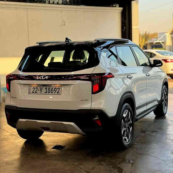 🔴اسعار استثنائية لفترة محدودة
كيا سيلتوس 2025 
 البيع نقداً فقط
الموديل : 2025. (خليجي) . 
المحرك : 4 سلندر 1500cc DOHC .
العــــداد : صفر كيلو متر . (زيرو) .
الضمان: 5 سنوات او 100.000 كيلو متر
الصيانة : سنة او 20.000 كيلوا متر.
المواصفات:
* قياس الإطارات 215/60R17  .
* سقف بنوراما وبلونين يعني تو كلر 
* عدادات شاشة متصلة.
* المرايا طي كهربائي.
* مقاعد جلد .
* مقاعد تبريد .
*مقاعد كهربا .
* تشغيل بصمة و دخول ذكي .
* حساسات خلفية.
* وسائد هوائية 2. 
* فرامل اليد كهرباء 
* صندوق الأمتعة يدوي.
* شحن موبايل لاسلكي ومساحة تخزين واسعة.
* مناخ منفصل وتبريد خلفي.

زورونا وشاهدوا السيارة عن قرب في معارضنا:

📞 للتواصل والاستفسار: 
***********

‏‎عنوان الشركة📍.. الكاظمية - معارض جكوك قرب بوابة بغداد قرب مرور الكاظمية -

اوقات الدوام جميع ايام الاسبوع 
من الـ10 صباحاً الى الـ10
