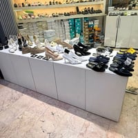 فاترينات عدد 13 مع الاناره  سعرهم مليون ونص وبيهم مجال  مكان بغداد سيد...