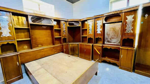 السلام عليكم من رخصت المسؤولين غرفه نوم مسرح احطاطه داخل خارج النظافه فول اربيعنيه السعر ٧٥٠ وبيها مجال العنوان الرمانه البوعبيد التواصل خاص او اتصال على الرقم الثاني ***********
