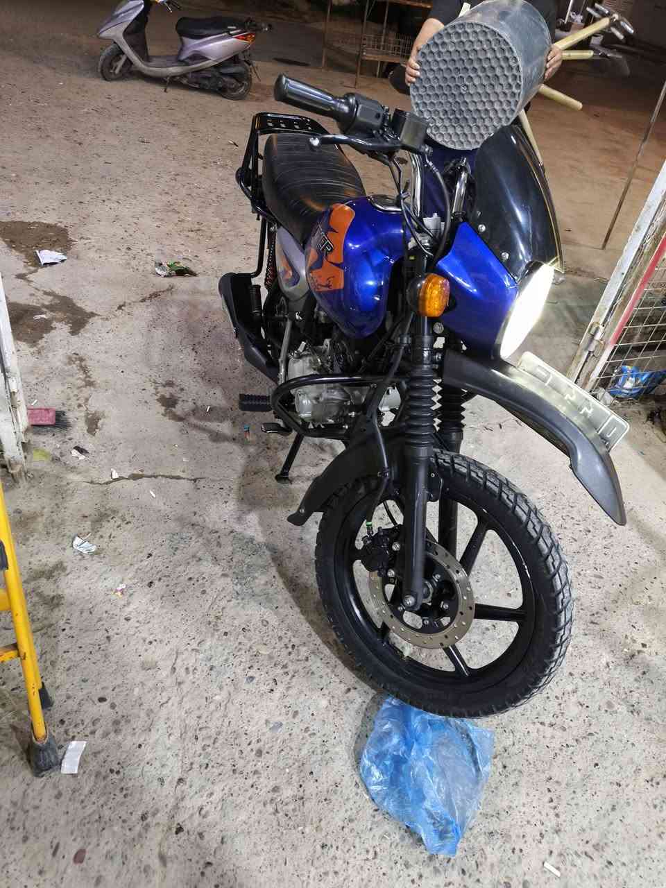 بوكسر مديل 2023 طالعه بل2024 مرقمه بغداد انكليزي تحويل ثاني يوم دراجه  كفاله عامه بحالت لوكاله ومامفتوح بيه برغي احله واجدد منل صور ماشيه 10الف دراجه انطي بيه ظمان سبوع ايشي بيه ترجع للبيع السعر مليونين2800 وبيه مجال بسيط مكاني شعب ***********
