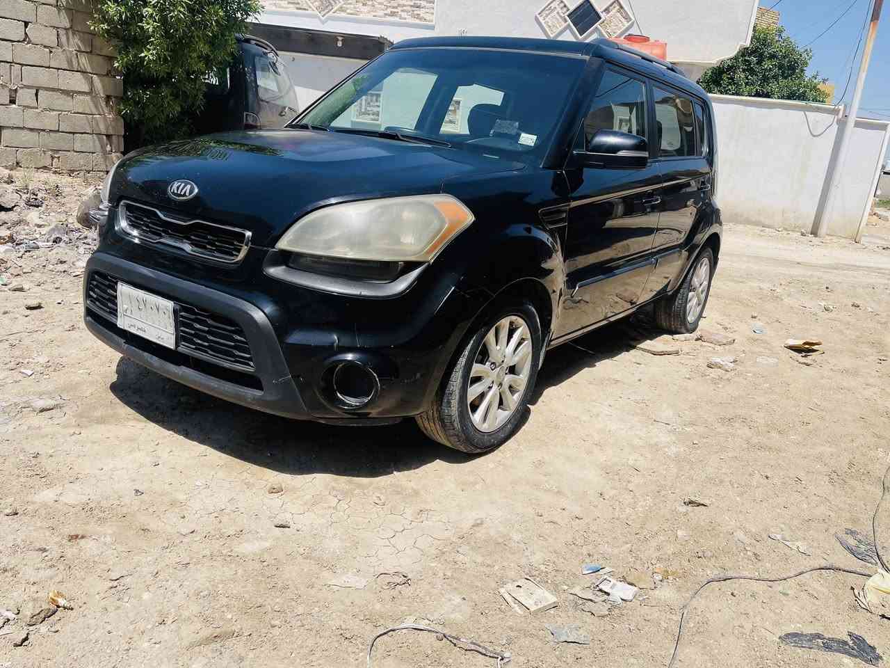 كيا صول موديل ٢٠١٣
محرك ٢٠٠٠ دوش 
تدفئة تبريد 
كير ومحرك وحدادية مكفول 
بيها صبغ قليل اثر جراد 
السعر 98$ 
مكان حلة 
للاستفسار الاتصال ***********
