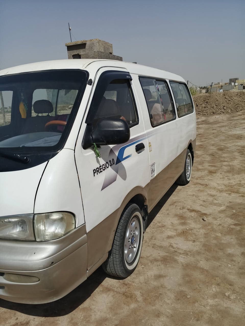 السلام عليكم بريجو موديل 1997 السياره مكفول محرك وكير ومن الضربه القويه تخم تاير جديد مكاني القاسم *********** جاهزه السيار
