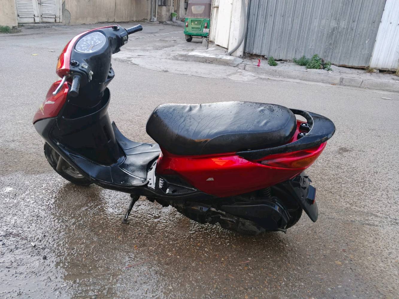 دراجه بريز دراجه نضيفه وجديده والسعر 450الف ودراجه  بيه صوت اكلج خلفي بس و باتري يحتاج شحن والعنوان بغداد الحريه 