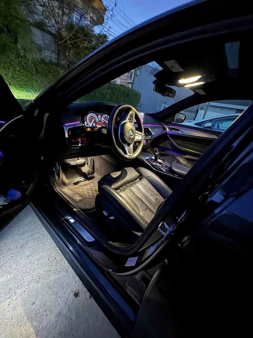 سەلام
BMW 530 2019
فولل مواسەفات 
وەکو دەعم بەس چاملغی سەکنی هەیتی رسمەکانم داناوە بۆنیتی بیلادی گۆراوە لە شەریکە
بێ  ژۆری بێ ئیرباگ  لەسەر دەقی شەریکە ماوە
هەولێر
*********** أربيل, العراق
