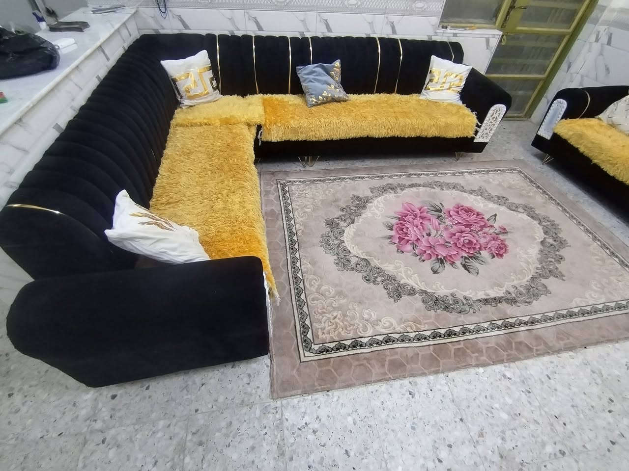 السلام عليكم تخم ديوان للبيع نضافه جيدة بغداد البلديات التواصل خاص او الاتصال ***********
