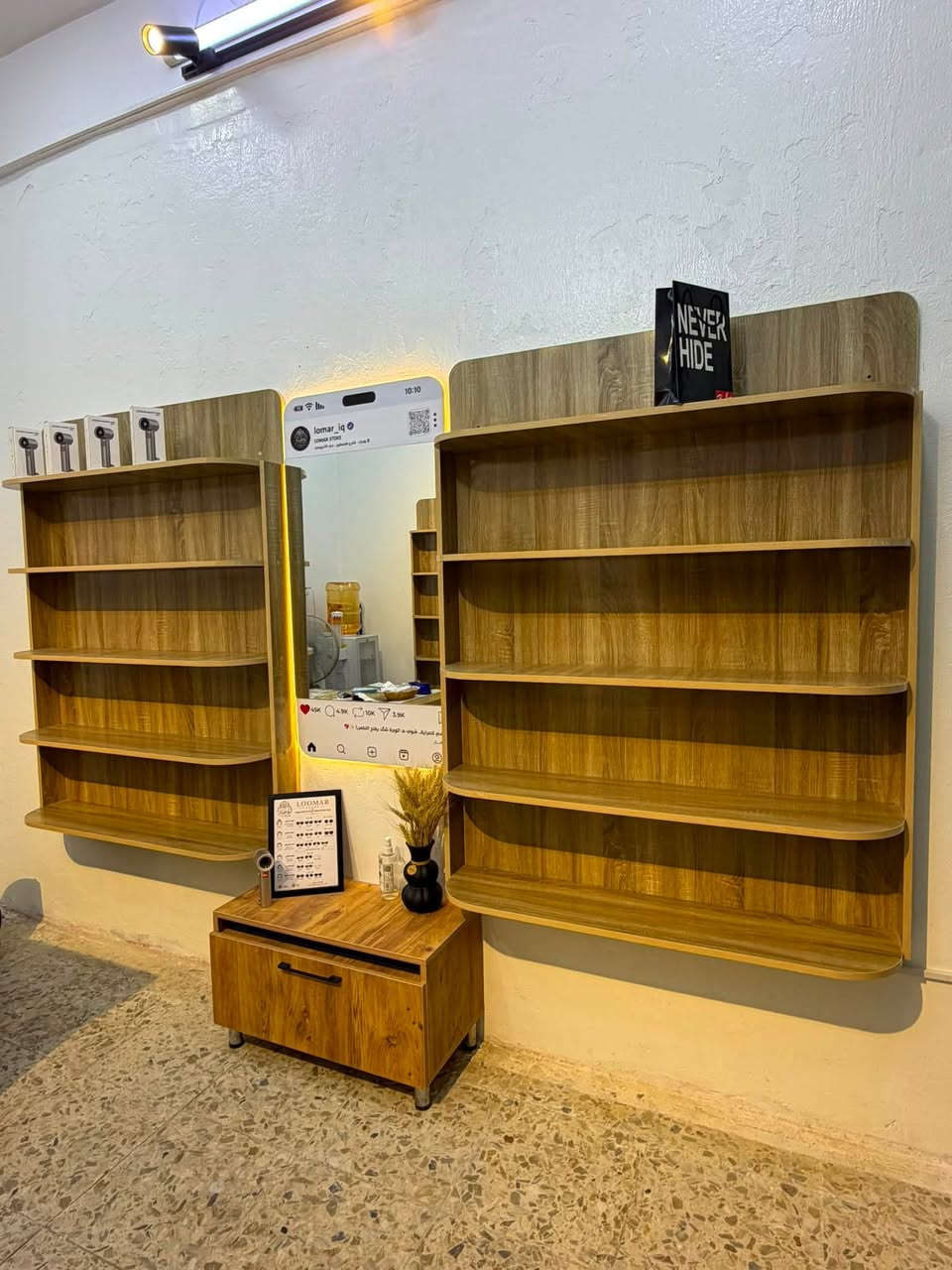 فاترينات عدد4 تصميم مودرن مع عارضه اكسسوارات للبيع تعلاك حايط المكان بغداد
تواصل واتس ***********
