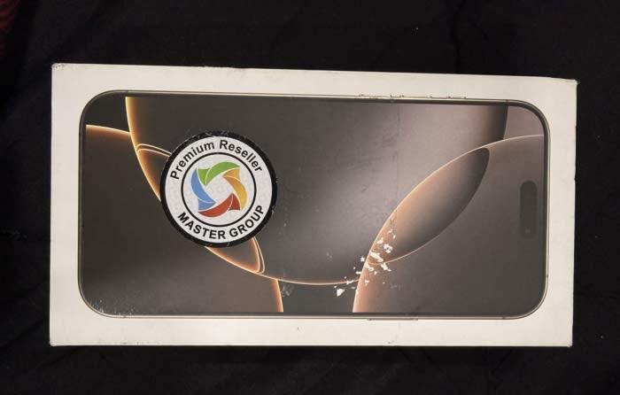 ايفون 16 برو ماكس بطارية 96 مشحون 307 اخو الجديد مابي لا شخط ولا اي شي رايده ب 1350 بي مجال حق جيه 
***********
