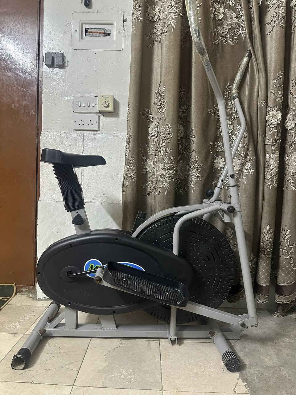 بايسكل رياضي ثابت نضيف سعر 80 وبي مجال قليل  مكان بغداد الشعب ***********
