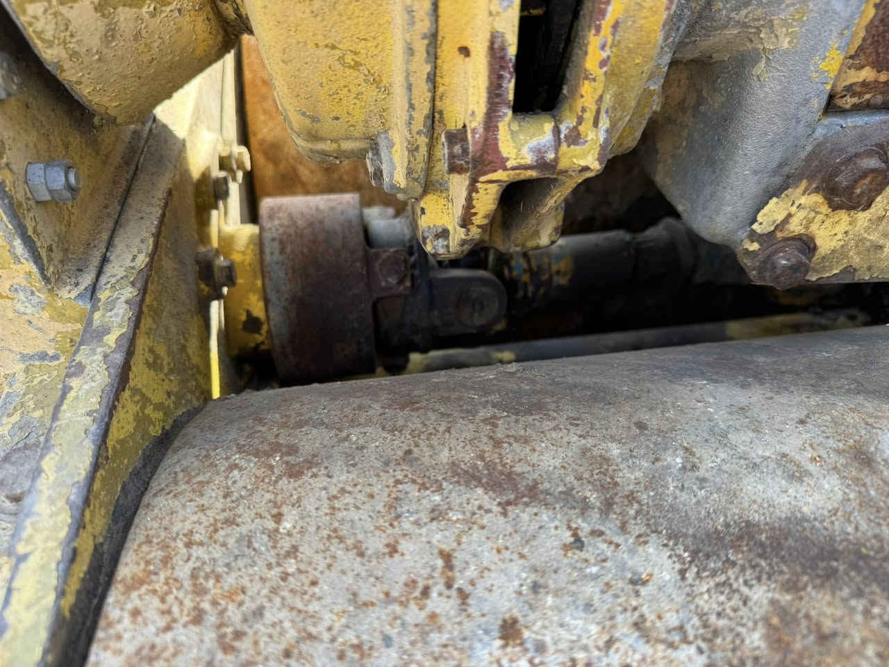 السلام عليكم حادله بوماك.للبيع شغاله هزاز درجه أولى روله 80cm الكزوز موجود فقط الكور يزت دهن ويرادلها فلتر مال كاز . 
والمكينه جديده سلف كامله برغي ما مفتوح بيها . لبيع مكينه ولحادله مابيع بس واحد ثنينهم سويه مكاني موصل حي الحدباء ***********/*********** شراي اتصل
سعرها 15 ورقه وبيها مجال بسيط 🔝
