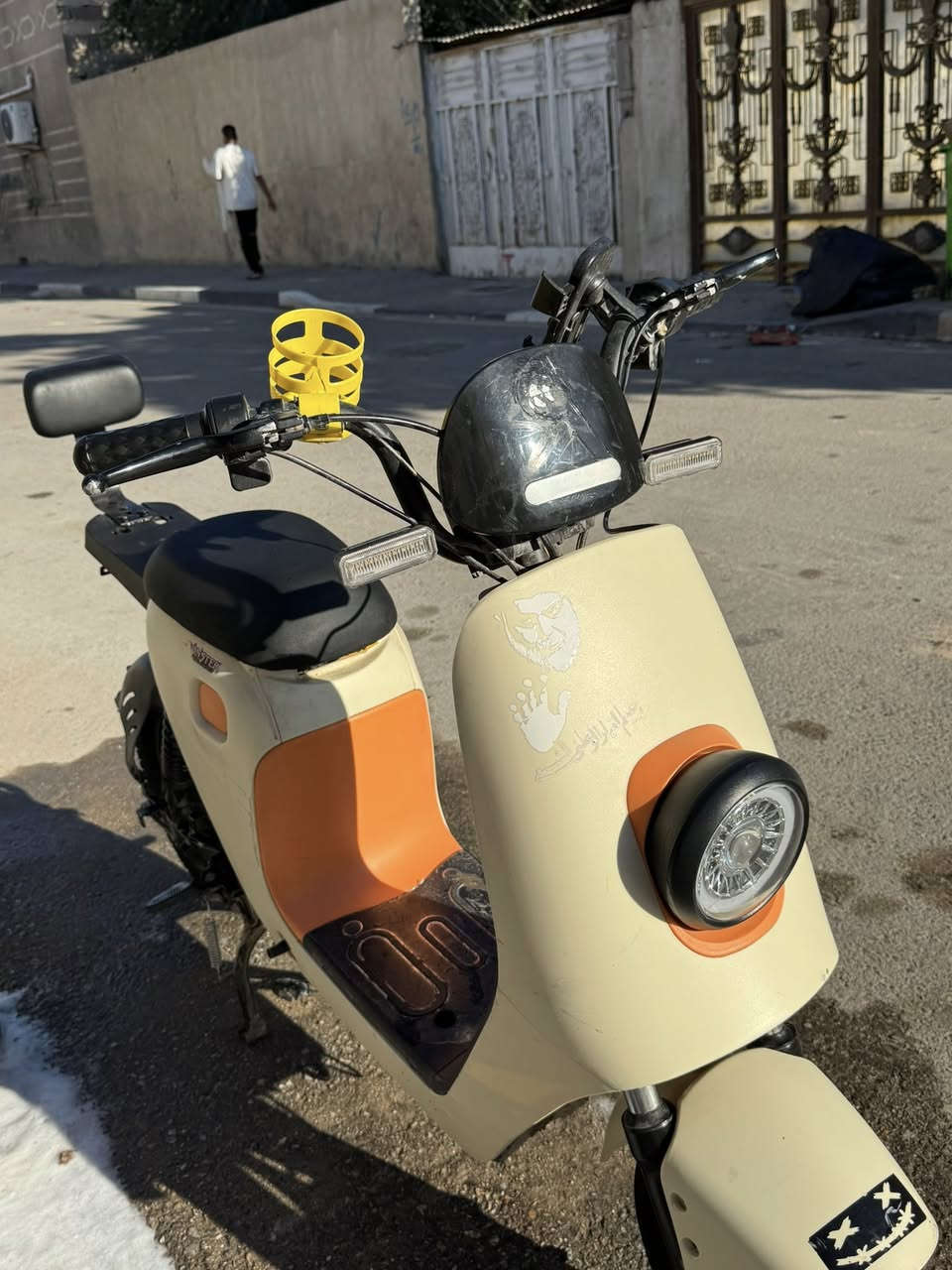 سلام عليكم دراجه شحن للبيع  دراجه نضيفه أربع بطاريات كشن وره ما بيه سرعه 60 شاحنه وياه السعر 250 وبيه مجال العنون البصره الزبير المربدالجديد الرقم ***********
