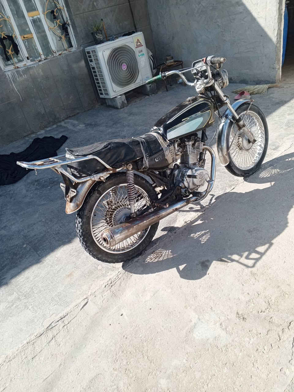 السلام عليكم ورحمه الله وبركاته
دراجه تايكر للبيع 2018دراجه خير من الله هندر واحد 
كلك كلك السعر 200وبيه مجال المكان بابل الحمزه الغربي الاستفسار ع رقم اتصل وبيك خير وتدلل بي واتساب الرقم ***********
