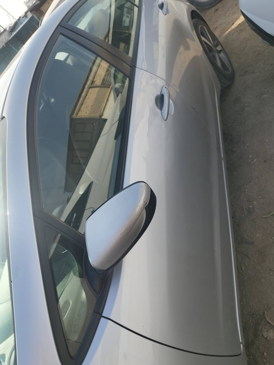 كيا فورتي موديل 2017 بيها بارد بين الباب السائق والعبري بسيط السعر 120
رقم ***********
