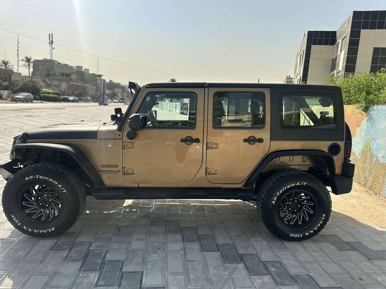 جيب رانگلر سبورت
موديل 2015 
لون مميز 
محرك وكير مكفولات 
مرفعة 2.8 انج 
مزوده فول من تايرات لدعاميه لبنيد 
مزوده كشافات لد 
السقف ينفتح كشف 
هوك امامي وخلفي
السياره ماشيه 81 الف ميل 
نقصهه كاردن الفور ويل فقط 
السعر 178 ورقه 
العنوان بغداد حي الجامعة 
للتواصل ***********
