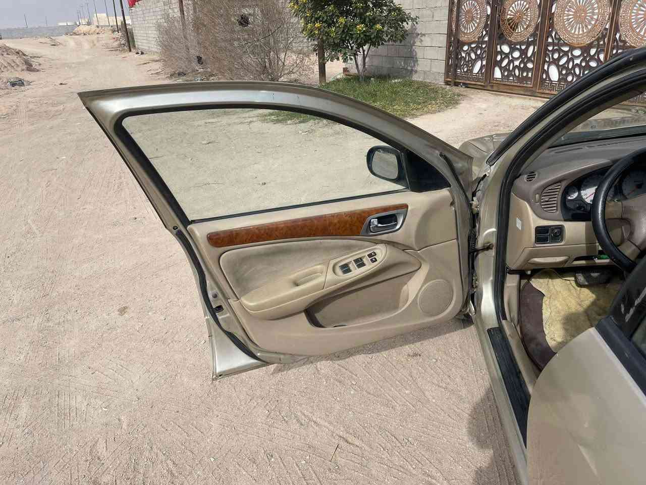 صني ياباني ٢٠١٢ مصبوغة صبغ عام باسمي رقم ذي قار موجودة بالبصرة السعر ٨٠ السيارة باسمي ***********
