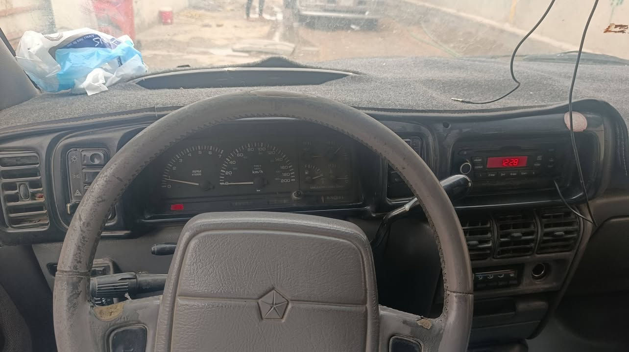 سلام عليكم دوج كليسر مديل 95مكينه وكير حاويه استوني شادهن تبريد تخم تير حداديه جديده بسمي تريك وين ماتريد سياره خير من الله سعره 48/***********
