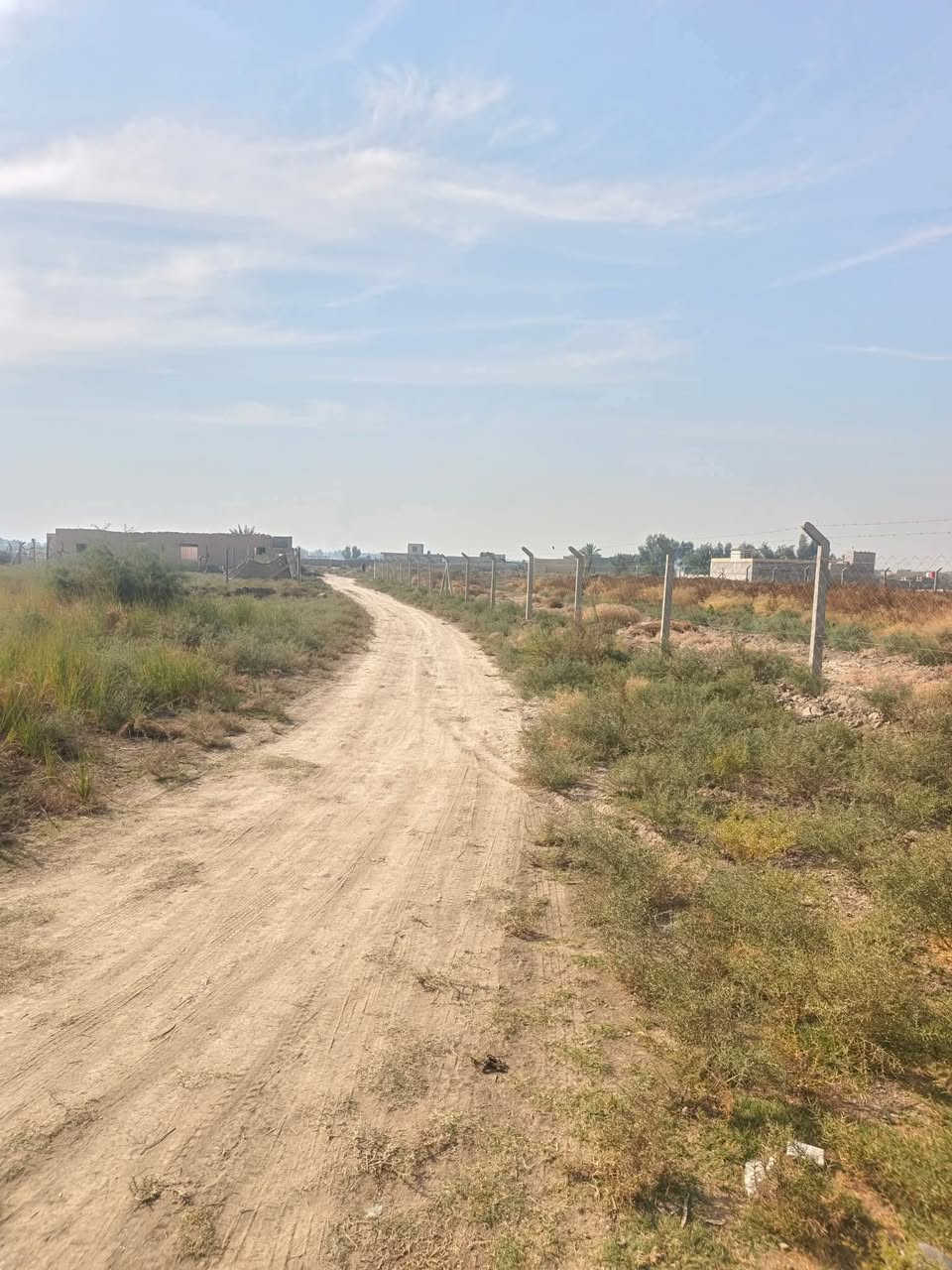 السلام عليكم
 قطعة ارض للبيع 
مكان مميز جداً 
طابو زراعي سند ٢٥
بإسم صاحب الارض سند 
العنوان / /بابل المدحتية خلف السقر 
القطعه مسيجه بي أر سي يوجد كهرباء لحد باب القطعه على حساب أبو القطعه ٦تيول كهرباء خاصه إلى الكاع 
المساحة//دونم ٢٥٠٠متر سند 
خدمات كامله من ماء وكهرباء
السعر //٨٠وبيه مجال
عرض الشارع ٦متر
رقم القطعه موجود لدا المكتب
للاستفسار
مراجعة مكتب دلالية وائل الهندي 
وائل الهندي***********
***********
ابو علي
