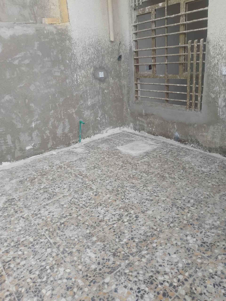 مساحتة 100 متر 

قيد إنشاء تستلم مفتاح كامل

يحتوي على غرفة مطبخ استقبال هول خدمات 

( تبليط مجاري كهرباء ماء)

السعر 60 وبي مجال 

الاستفسار ***********
