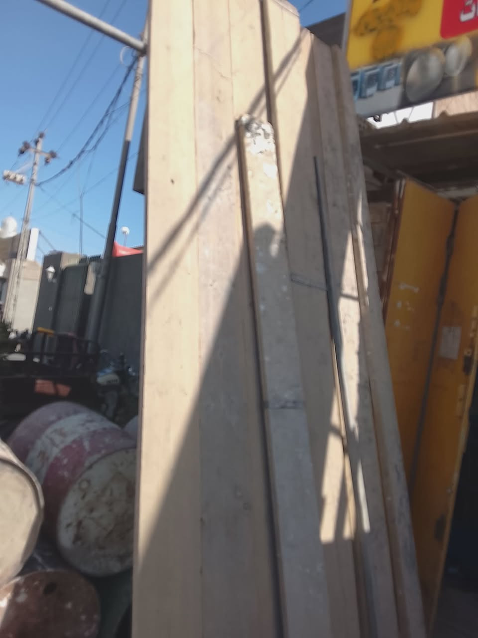 السلام عليكم للبيع قفاصه        عدد سته لوحات ام الاربعه عدد ثمانيه براميل عدد ثمانيه لوحات ام ثلاثه عدد خمسه مكان نجف رضويه رقم الهاتف ***********
