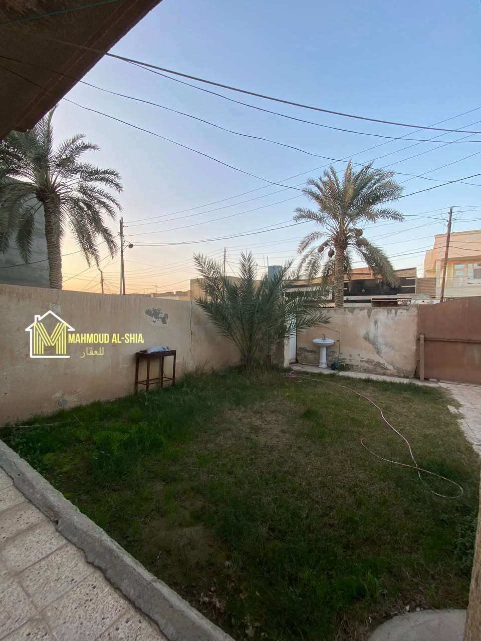 عقار للبيع في حي البورحمان المساحة 243 الواجهة 9 والنزال 27 .

يتكون من غرفتين نوم وصالة واستقبال ومطبخ . مع كراج كبير وحديقة كبيرة 

للاستفسار الاتصال : مكتب المحمود للعقار . 

***********
