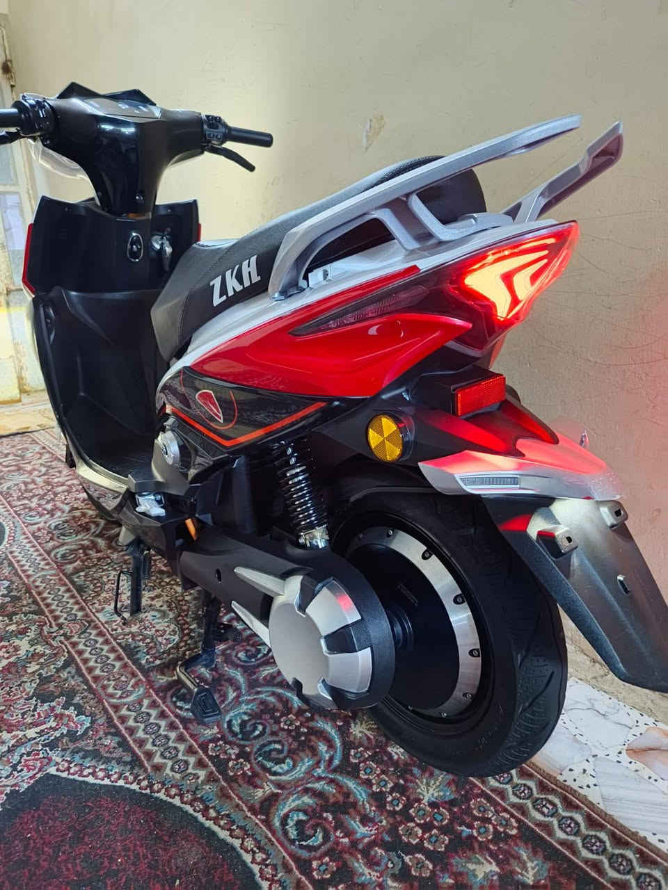 السلام عليكم دراجه ليمه للبيع دراجه زيرو ما ماشيه بل كارتون مديل 2025 وصل المعرض او ملحقاتها بيها
وين ميعجبك اخذه بيدي نفحصه اختلاف عن الصور سعرايه تاخذها بلاش

تفاصيل الدراجه 

لايت عالي ناصي زنون

مثبت سرعه

نضام بك

نضام بارك الوقوف المستمر

بريك امامي خلفي دسك هايدروليك

شاشه كبيره تشكشف اعطال الدراجه ولتنبيهات

دبل اشاره

نشره ترحيب 

دبلات امامي خلفي غاس طيه جدا ناعمه

كشن طبي جلاتين

بطاريات مصطره الحجم الكبير كرافين انسه الشحن

ملف الدراجه 2000 حقيقي

تقطع مسافه بل شحنه الوحده 75 كيلو جيب ويز وفحص

الدراجه ضد الماء

تايرات جبلي جلاتين حجم 12

طلاعات جانبيه لراكب الخلفي

الشراي يتفضل خاص او التصال عله الرقم ***********

سعر الدراجه 850 بيها مجال بصيط

مكان الدراجه بغداد ساحت عدن
