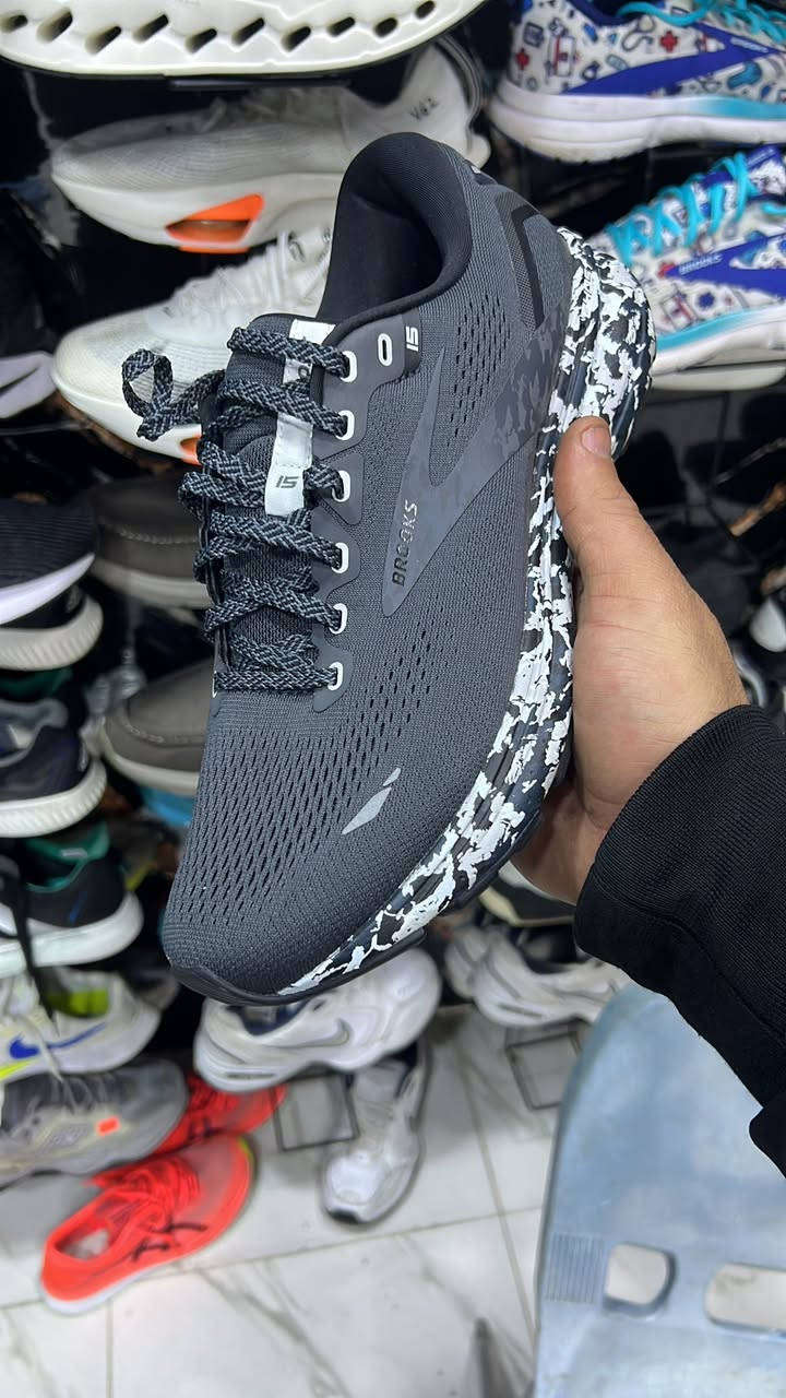 بروكس اورجنال غير مستخدم قياس 42 طول القدم 27 سم للاستفسار واتساب وبعد اكو موديلات من قياس 37 لحد قياس49 
 ***********
