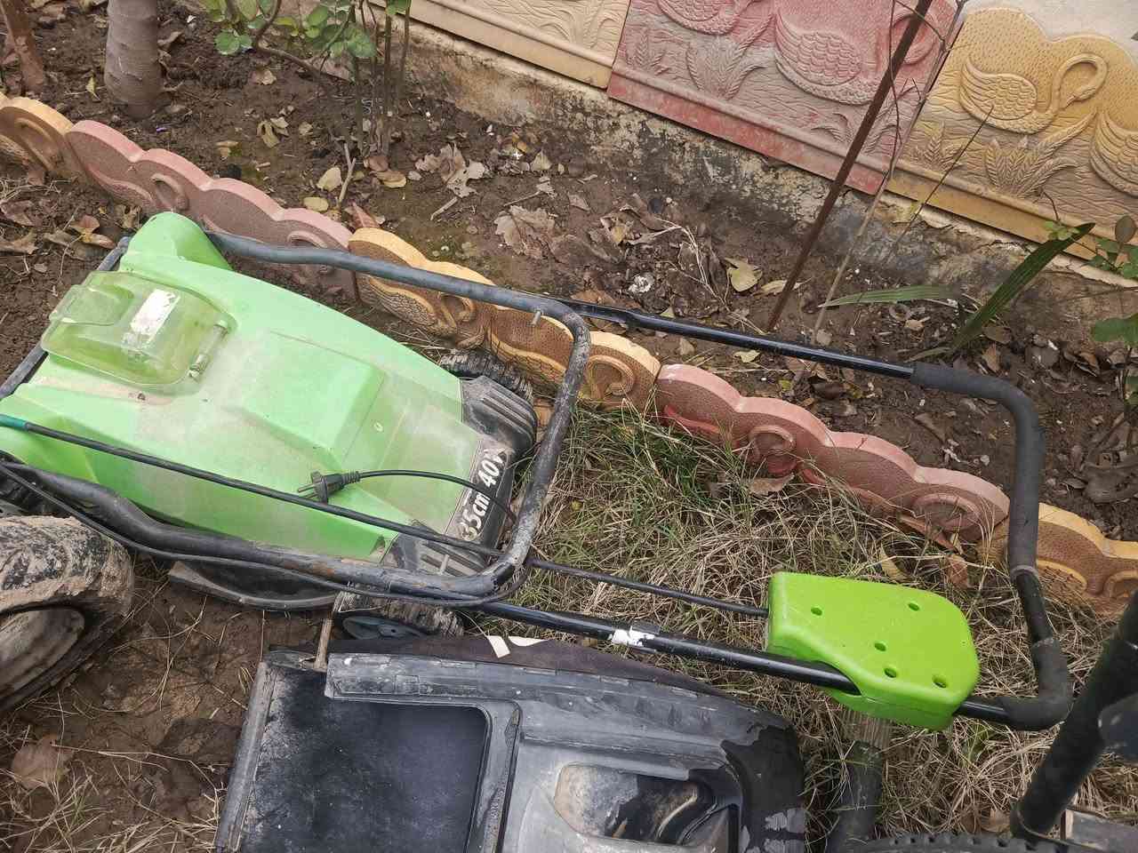 مكينه حديقه شغاله ب٧٥ الف...تنور غاز شغال بدون منظم والله خبزي وحدي بسسس خبزتو بينو  اخذتونو ب٩٠ ابيعو ب٥٠....وتنور غاز شغال بدون منظم المرررربع قفلو ١٥ ..عصاره جزر شغاله نوعيتها نشنال ياباني قفلها ١٠ ...مكينه لحم ياباني قديم شغاله بس ينرادلها سكين ب٢٥..... مكاني موصل للتواصل ***********
