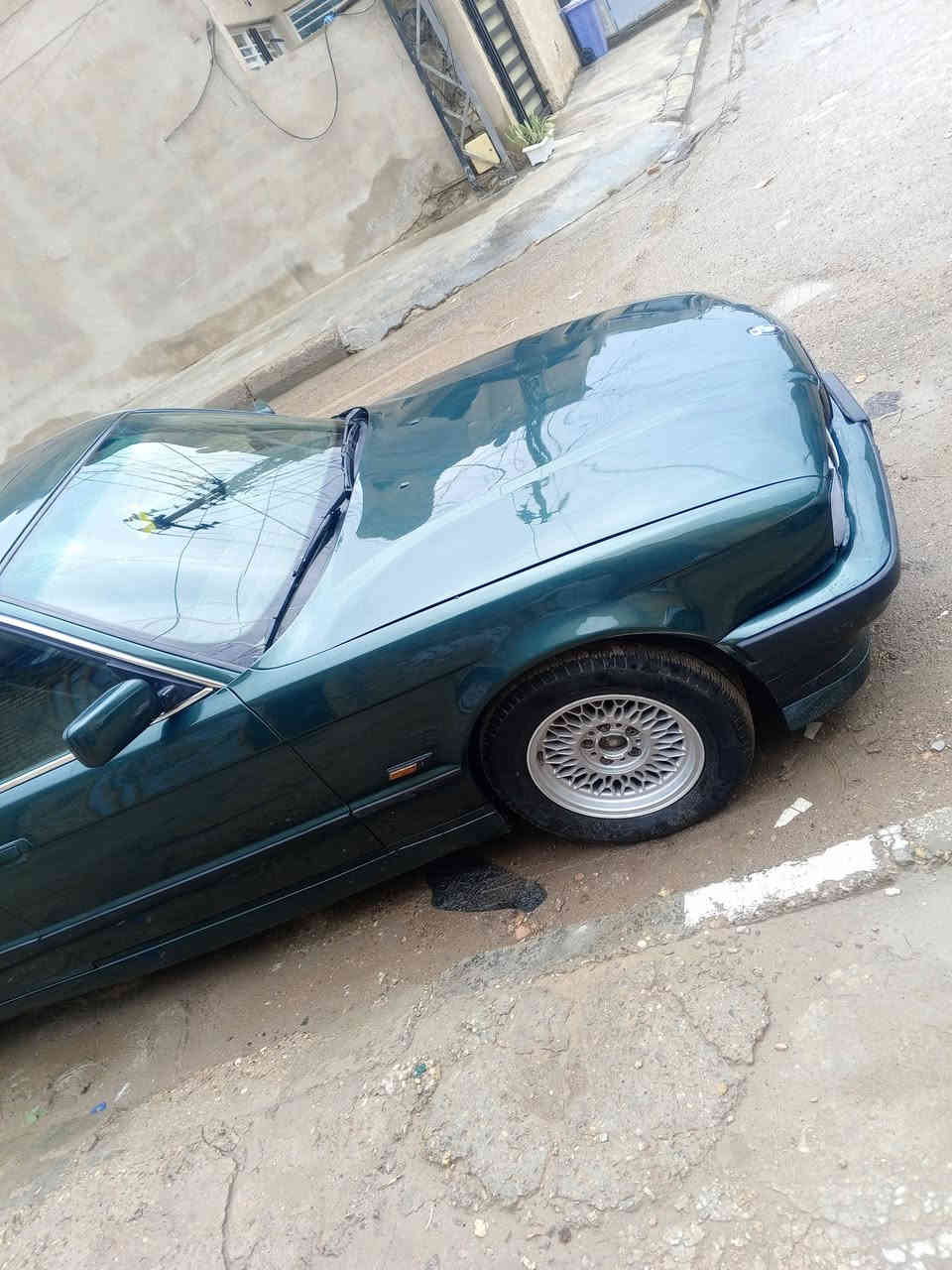 السلام عليكم Bmw 535 محرك مفتوح 6 سلندر
موديل 91 تحويل مباشر اكاتبك مروري
سياره معمرها تعمير جديد شغل وصبغ درجة اولى 

كشنات كهرباء خزن سلايت 

كير ومحرك خير من الله تشك الكاع تحريكتها 

تخم تاير جديد ويل خليه 

صدر امامي وخلفي جديد 

السياره بيها نواقص بسيطه وراح اذكرها بالمنشور 

النواقص 

جامه اماميه 

سنتر لوك تقفيل 

سبير 

سلايت اعتقد دكمه لو كهرباء 

راديتر تبريد بس شد راديتر واشحن جان شغال التبريد 

تنظيف نوزلات على بلكات بيها خربطه كلش بسيطه بدايت التشغيل 

تم تنزيل السعر 55 وبيها مجال اوكعلك مال نواقص 

***********
