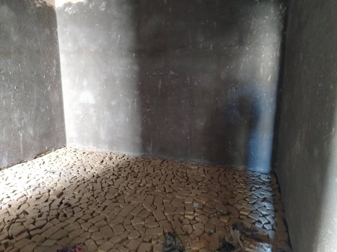 سلام عليكم ورحمة الله وبركاته بيت زراعي للبيع في دور الزراعه مقابيل البيطره مساحته 200م يحتوي عل غرفتين وصاله ودوانيه ومطبخ ملاحضه البيت واصل للبخ فقط بي وصل تطويب البيت لايرهم لامرواس لاقصاد بيع نقد نقد فقط سعره 40 وبي مجال للتفاوض أكثر مراسله الرقم او الاتصال عليه *********** مكانه ناصريه مركز
