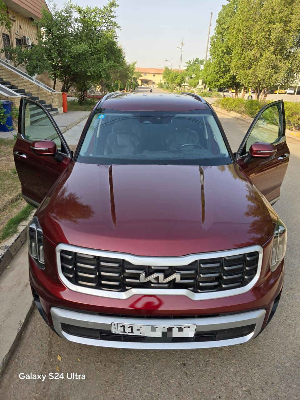 السلام عليكم 
 كيا تيلورايد  وارد امريكي  موديل 2023
•الضرر:  واضح بالفيديو و بيها صبغ 2قطع شركة باميركا ارباك دركة ودشبول وبردة جهة اليمين

•المواصفات :
▪️السيارة: كيا تيلورايد S برغندي
▪️المحرك: 3.8L (ستة سلندر)
▪️العداد: 46 الف ميل
▪️بصمة تشغيل عن بعد
▪️خاصية تحديد المسار
▪️رادار امامي للتوقف التلقائي
▪️حساس خلفي 
▪️حساسات و رادارات الاجتياز الجانبية 
▪️تدفئة الكشنات المقدمة
▪️السيارة 7 راكب
▪️اربع قطع تبريد مع مكان شاحن موبايل امامي خلفي
▪️سستم صوت
▪️المقاعد الخلفية منفصل ملكي
▪️تحكم ستيرن جهتين بلوتوث وحاكية وكروس سرعة وتحكم صوت 
▪️شحن موبايل لاسلكي
▪️نظام كار بلي 
وبيها بعد مواصفات 
**ملاحظة** 
مرقم كامل باسمي
السعر ٢٥٣ بيها مجال
 
للاستفسار اكثر الاتصال او واتس***********
