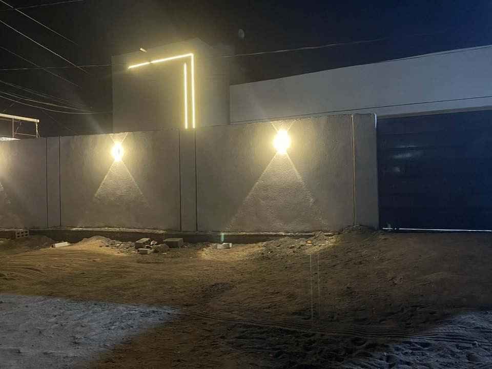 📍 الموقع: بابل الحله منطقه الوردية – خارج شارع المشجر قرب ملعب بغداد

🔹 ركن – يبعد 20 متر فقط عن التبليط

🔹 الدار باسمي شخصياً

📜 السند: طابو زراعي سند 25

📐 المساحة: 300م بالسند

📏 واقع حال: 350م

📏 الواجهة: 15م

📏 النزال: 20م

✨ بناء حديث جاهز على آخر حبة – بدون أي تعديلات

🔸 غرفتي نوم ماستر (سويتات داخل الغرف)

🔸 هول 4×8

🔸 غرفتين 4×5

🔸 استقبال 4×6

🔸 مطبخ حار 4×5 + مطبخ بارد 4×5 (مساحة كاملة ومريحة)

🔸 صحيات خارجية

🔸 بيتونة

💎 المواصفات:

✔️ جميع الأبواب قاصة درجة أولى (خارجي وداخلي) بتصميم مميز

✔️ تأسيس كهرباء حديث

✔️ تأسيس ماء ومجاري كبس حراري

✔️ غرفة نوم تركية

✔️ سبالت عدد 2

✔️ كيزر هيتكس أصلي + هيترين عدد 2

✔️ 3 تانكي سعة 2000 لتر

🏠 البيت شبه فارغ وجاهز للسكن فوراً

💰 السعر: 105 مليون وبيه مجال للشراي

📩 للاستفسار الاتصال أو خاص:

***********

♻️ #موقع_مميز_جدا

🏢 #عقار

#عقارات_العراق

#ترند #اكسبلور

⸻
