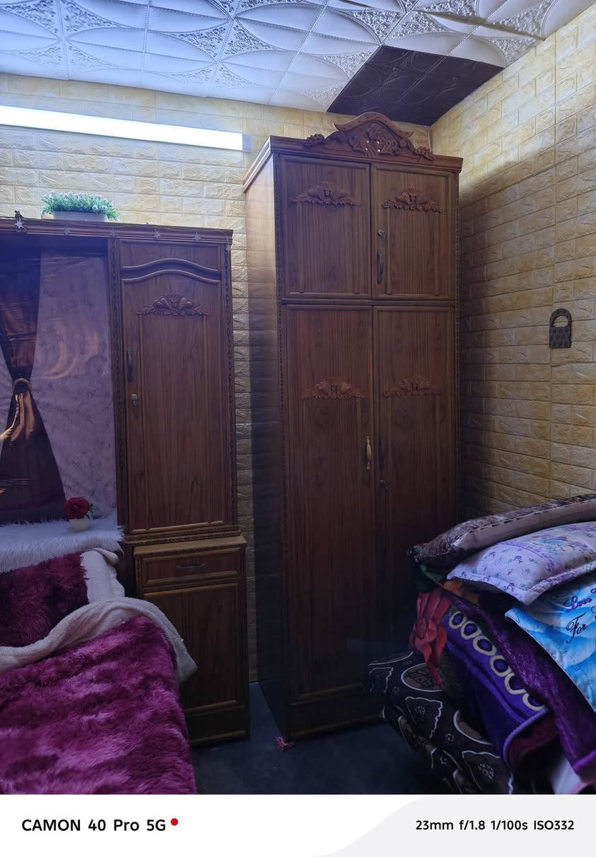 شيش طن جديد للبيع معه غرفت اخشاب تخم اخو الجديد التواصل عل صاحبهن‏‪***********‬‏
