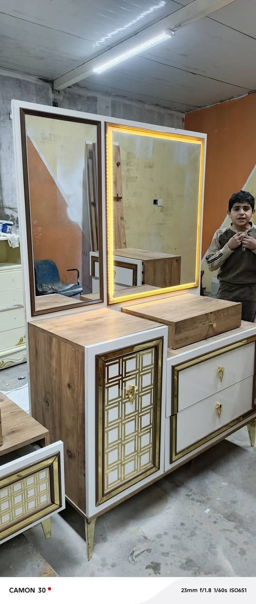 غرفه تركي استخدام قليل  اخت الجديد نظام ابواب برغي وچوي حديد الغرفه السرير جك مخزن اناره شغاله المكان بغداد مدينة الصدر الشد والنقل داخل بغداد مجاني يوجد توصيل لكل المحافظات كل محافظه وكروتها للاستفسار اكثر واتساب ***********
