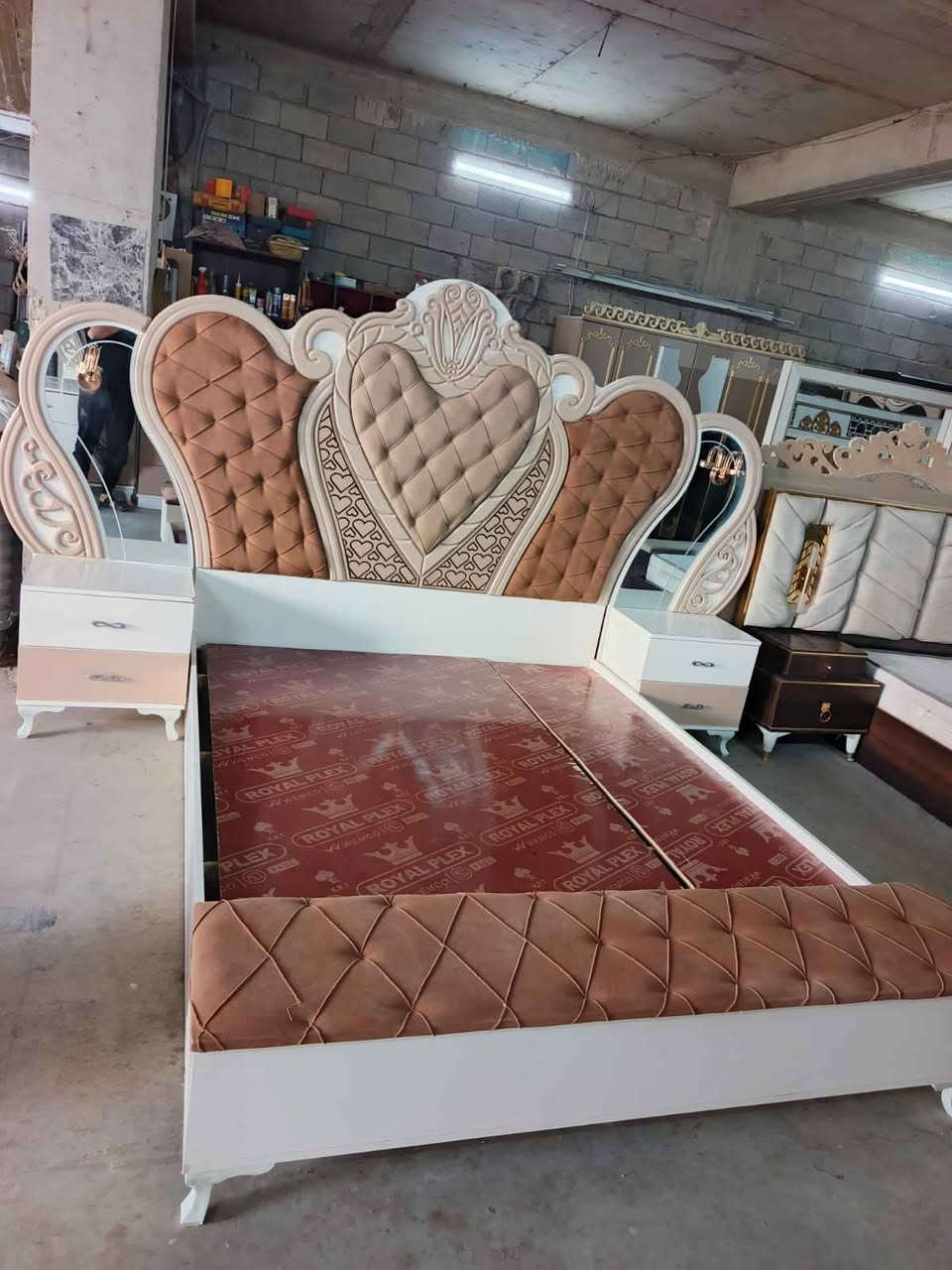 غرفة نوم تركي اخو الجديد 8قطع نضيفه كلش سعرها 450 عنوان كركوك متوفر توصيل 
رقم مبايل/*********** كركوك, العراق
