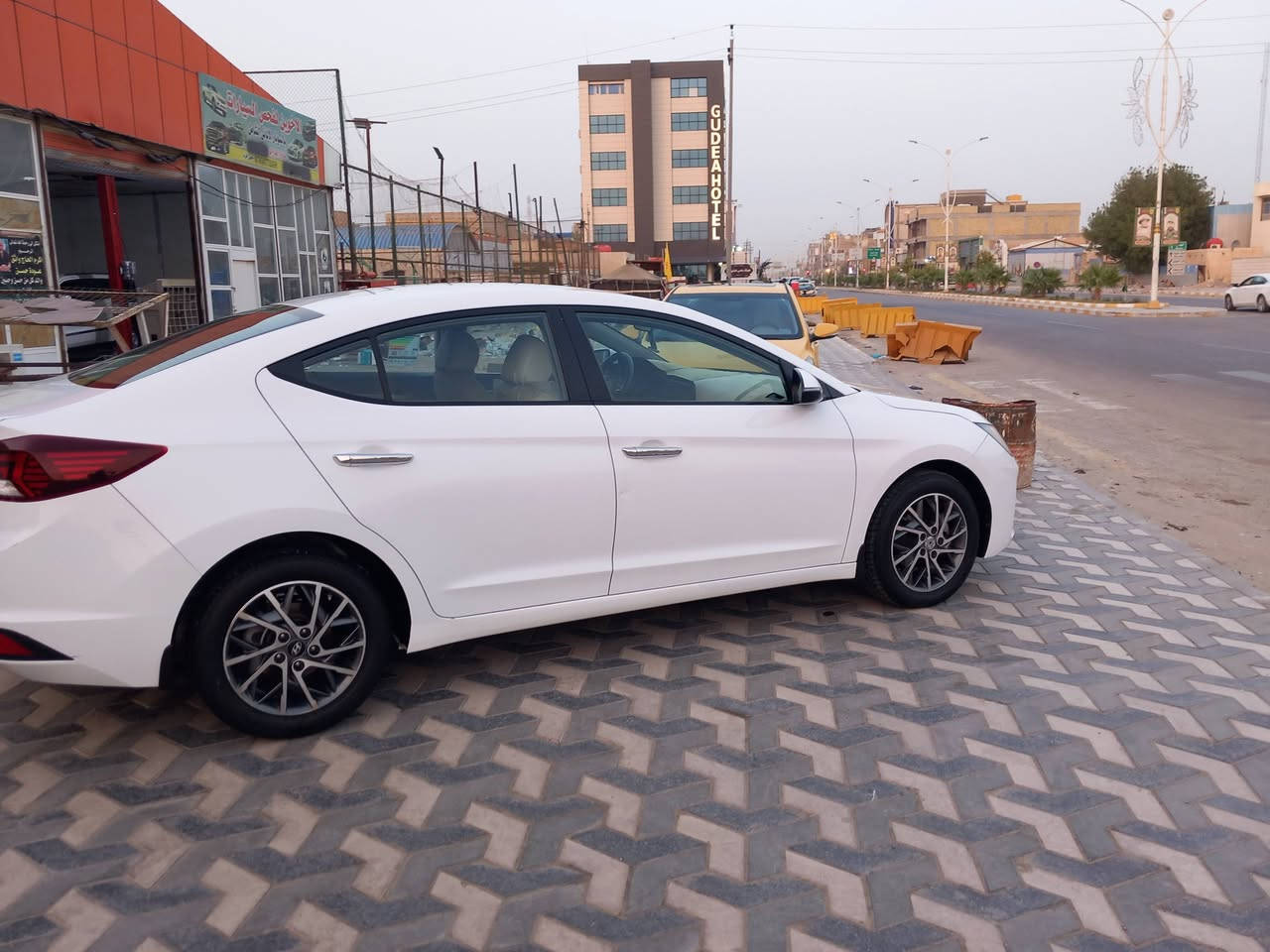 السلام عليكم النترا موديل 19 للبيع خليجي مكينه 1600 دوش الضرر تبديل جاملغ ومرشوش الباب السياره بااسمي رقمها المثنى  السعر 148 وبيها مجال العنوان الناصريه مركز مدينة رقم موبايل *********** السياره جاهزه من كلشي تبريد قطعتين
