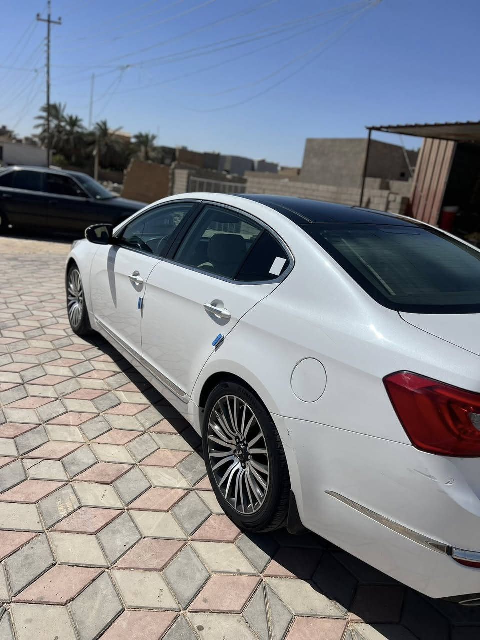 السلام عليكم للبيع او مراوس
بجيب من 2011 لحد 2013 
الموديل 2014 
 كيا كادينزا خليجي  داخل ملكي VIP
السيارة فول ١/١ VIP 
6 سلندر 

المواصفات✅فول فول 
-بانوراما 
-تشغيل بصمة مع بصمة الابواب الامامية
داخل ابيض ملكي VIP
-نظام ترحيب
-انارة بالمرايات والابواب الامامية
-كاميرا وحساسات خلفية
-حساس ماسحات
-بردة خلفية متحركة
-كشنات كهربائية جلد تدفئة وتبريد  
-كشنات خزن ميموري 
-لوحة تحكم بالكشن الخلفي
-لد امامي وخلفي
-تحكم كامل بالستيرن
-شفتات ستيرن رياضي بلادي
-نظام ترحيب 
-اشاير مري+شفط+قلاب 
-محرك مفتوح كازكيت يم علي الحربي و معروف شنو شغله ما بي اي عيب 
وباقي مواصفات الكادينزا معروفه 
السياره بيها فقط بارد بسيط في الهلال و جاملغ الأمامي موضح بصور 

السعر (165 )ورقه بيها مجال

 سيارا بااسمى " تحويل + وكاله بشرط - +سنويه جديده +رقم جديد بغداد انكليزي
***********

العنوان:-صلاح الدين  -تكريت
