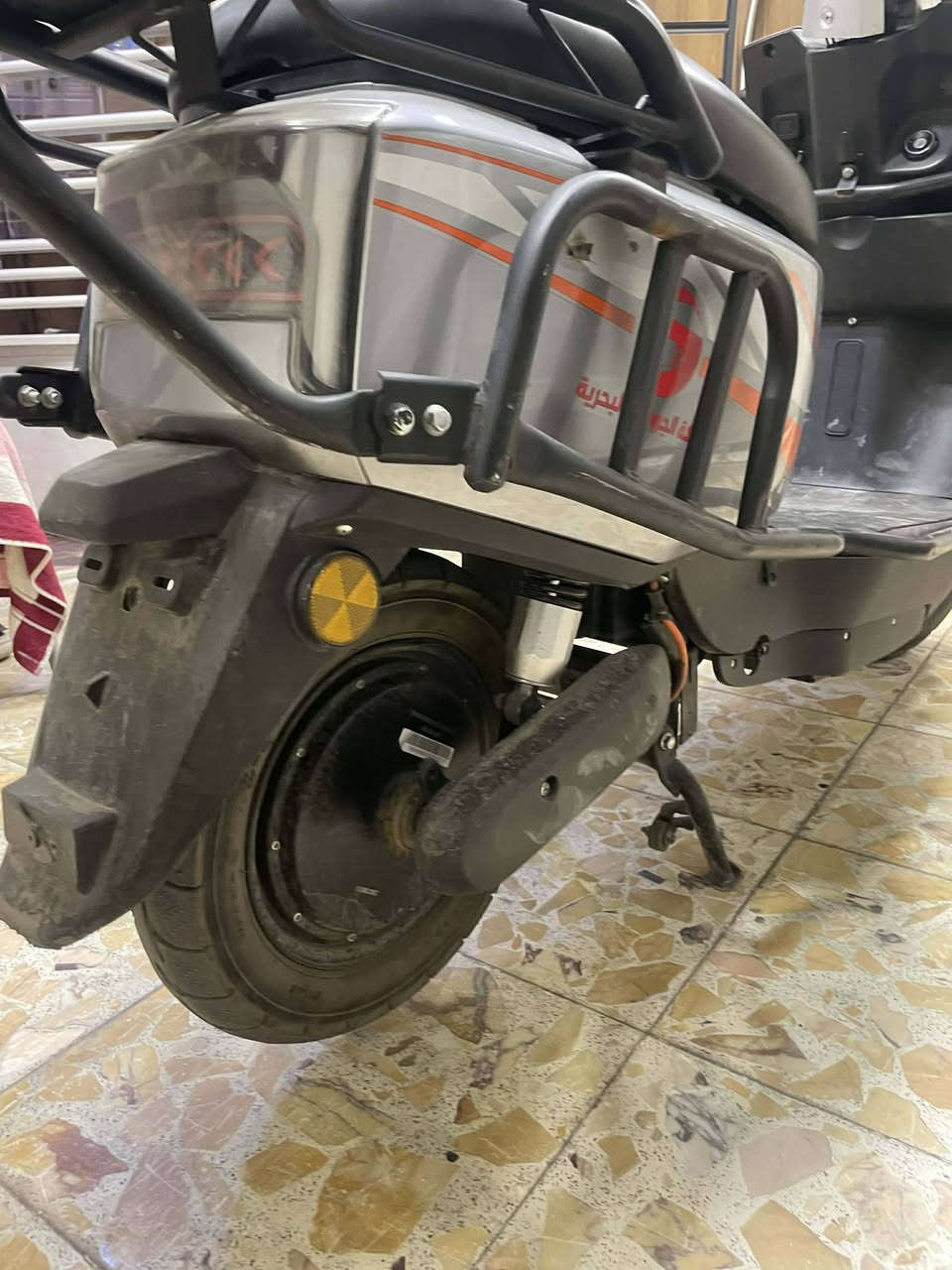 السلام عليكم دراجه شحن للبيع 
ملف الف وخمسميه 
6بطاريات بلادي 
شاشه ايباد
درع حامي من الخدوش
والتكسير 
دراجه خير من الله 
السعر 500 وبيها مجال 
مكان بغداد حي الجهاد 
الرقم. ***********
تعال وتشلع عيوني
