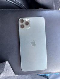 آيفون ١١ برو ماكس مكفول من شدخ أخذته اول مانزل بمليون ونص ع إيدي مامبد...